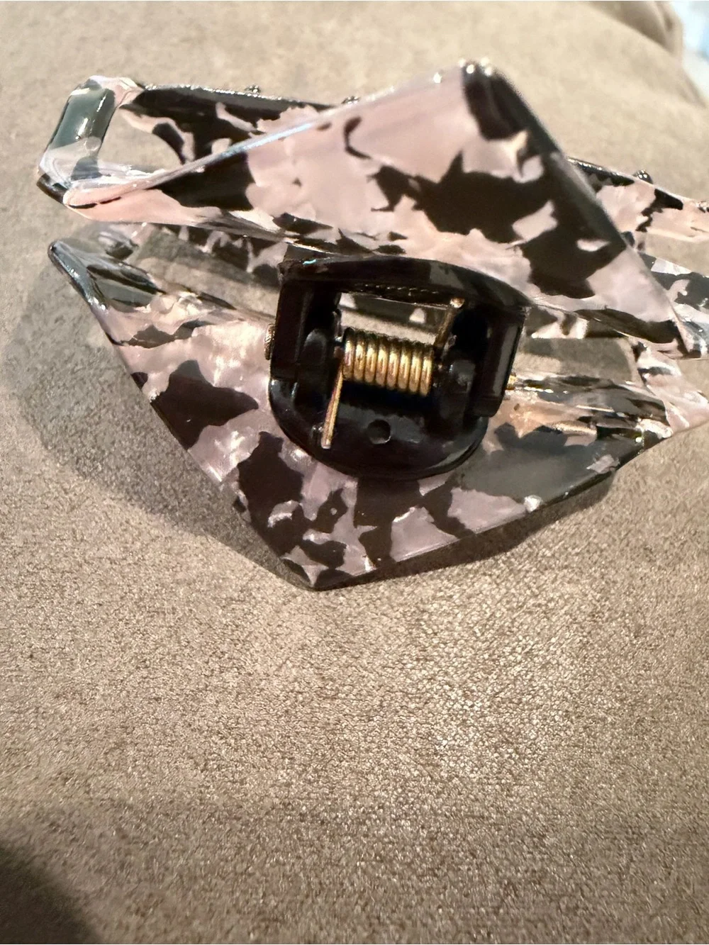 New Tortoiseshell Hair Claw Clip - Black & Pale Pink